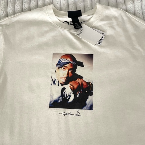 Loose Fit Tupac Graphic Tee - Picture 3 of 4